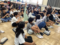 クイズに答える様子
